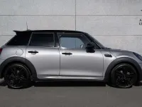 Usado Mini Cooper Hatch 134 HP (98 kW) 2023 Prateado Citadino