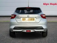 Usado Nissan Micra Tekna 92 HP (67 kW) 2023 Prateado Citadino
