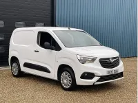 Begagnad Vauxhall Combo Sportive 100 HK (73 kW) 2022 Vit Minibuss