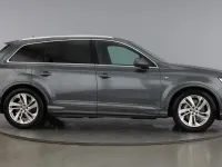 Used Audi Q7 S-Line 231 HP (169 kW) 2023 Daytona grey SUV