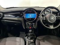 Begagnad Mini Cooper Classic 134 HK (98 kW) 2022 Blå Halvkombi