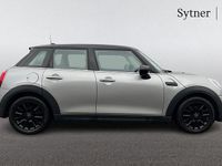Usado Mini Cooper Classic 134 HP (98 kW) 2023 Prateado Citadino