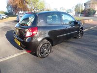 Used Renault Clio II 75 HP (55 kW) 2011 Black Hatchback