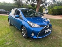 Used Toyota Yaris 99 HP (72 kW) 2015 Blue Hatchback
