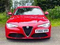 Used Alfa Romeo Giulia Edizione Speciale 180 HP (132 kW) 2017 Red Sedan