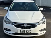 Used Vauxhall Astra Elite 108 HP (79 kW) 2016 White Hatchback