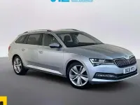 Usado Skoda Superb SE L 150 CV (110 kW) 2021 Plateado Familiar