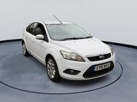 Used Ford Focus Zetec 110 HP (80 kW) 2011 White Hatchback