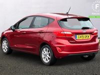 Usado Ford Fiesta Zetec 101 HP (74 kW) 2019 Vermelho Citadino