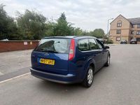 Begagnad Ford Focus Style 100 HK (73 kW) 2007 Blå Kombi