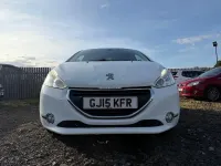 Used Peugeot 208 Allure 80 HP (58 kW) 2015 White Hatchback