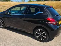 Used Peugeot 208 Allure 2015 Metallic black Hatchback