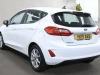 Begagnad Ford Fiesta Zetec 85 HK (62 kW) 2019 Vit Halvkombi