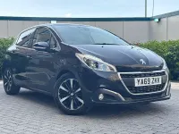Käytetty Peugeot 208 2019 Musta Viistoperä