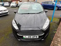 Usado Ford Fiesta Zetec 75 HP (55 kW) 2015 Preto Citadino
