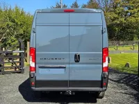 Second-hand Peugeot Boxer 138 CP (101 kW) 2025 Gri Van