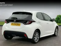 Usado Toyota Yaris Hybrid 116 HP (85 kW) 2023 Branco Citadino