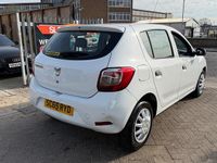 Used Dacia Sandero Ambiance 73 HP (53 kW) 2015 White Hatchback