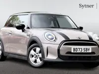 Usado Mini Cooper Classic 134 HP (98 kW) 2023 Cinzento Citadino