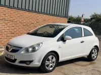 Used Vauxhall Corsa 85 HP (62 kW) 2010 White Hatchback