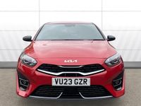 Usado Kia Ceed GT-Line 160 HP (117 kW) 2023 Vermelho Citadino