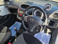 Used Toyota Aygo 68 HP (50 kW) 2012 White Hatchback