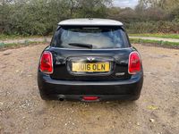 Begagnad Mini Cooper Hatch 2016 Svart Halvkombi