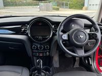 Usado Mini Cooper Classic 136 CV (100 kW) 2023 Rojo Utilitario