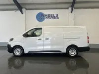 Usado Vauxhall Vivaro 150 HP (110 kW) 2024 Branco Monovolume