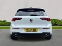 Begagnad VW Golf VIII GTI 245 HK (180 kW) 2022 Vit Halvkombi