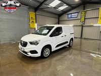 Używany Vauxhall Combo Sportive 100 KM (73 kW) 2021 Biały Van
