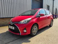 Used Toyota Yaris 90 HP (66 kW) 2016 Red Hatchback
