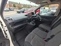 Begagnad Peugeot Partner 131 HK (96 kW) 2021 Vit Minibuss