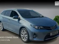 Used Toyota Auris Hybrid 136 HP (100 kW) 2013 Blue Estate