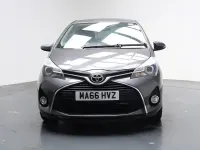 Używany Toyota Yaris Multidrive S 99 KM (72 kW) 2016 Szary Hatchback