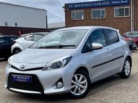 Used Toyota Yaris Hybrid T4 75 HP (55 kW) 2013 Silver Hatchback