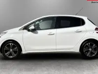 Used Peugeot 208 Allure 82 HP (60 kW) 2014 White Hatchback