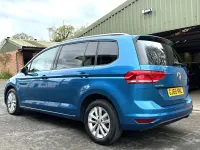 Begagnad VW Touran SE 115 HK (84 kW) 2018 Blå Minibuss