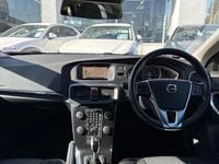 Used Volvo V40 Momentum 120 HP (88 kW) 2017 Red Hatchback