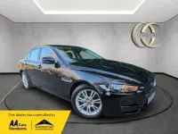 Używany Jaguar XE Prestige 180 KM (132 kW) 2018 Czarny Sedan/Limuzyna