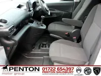 Second-hand Vauxhall Combo S 100 CP (73 kW) 2024 Alb Monovolum