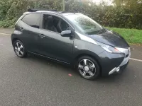 Usado Toyota Aygo X-clusiv 69 HP (50 kW) 2016 Cinzento Citadino