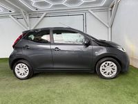 Begagnad Toyota Aygo X-play 2020 Grå Halvkombi