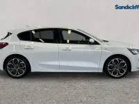 Używany Ford Focus ST-Line X 155 KM (114 kW) 2023 Biały Hatchback