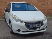 Gebraucht Peugeot 208 Access 82 PS (60 kW) 2013 Weiß Kleinwagen