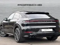 Usado Porsche Cayenne 470 HP (345 kW) 2025 Preto SUV