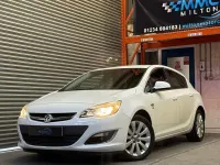 Used Vauxhall Astra Elite 2014 White Hatchback