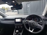 Used Renault Clio V Iconic 90 HP (66 kW) 2022 White Hatchback