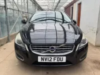Usado Volvo V60 SE Lux 115 CV (84 kW) 2012 Negro Familiar