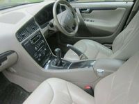 used Volvo V70 2.5